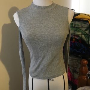 Cut off shoulder Knit shirt